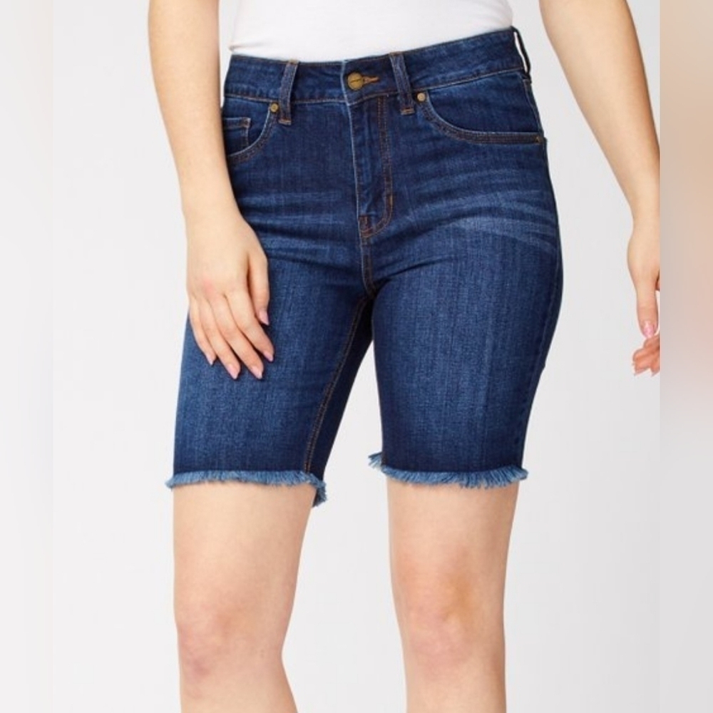 Dollhouse Juniors Frayed Hem Bermuda Shorts Size 3 New With Tags